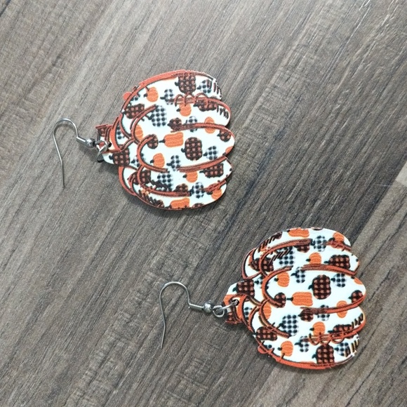 #362Halloween/Fall Wooden Dangle Pumpkin Earrings. Pumpkins on pumpkins. - Picture 4 of 4